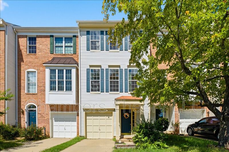 Herndon House: 2447 Clover Field Cir
