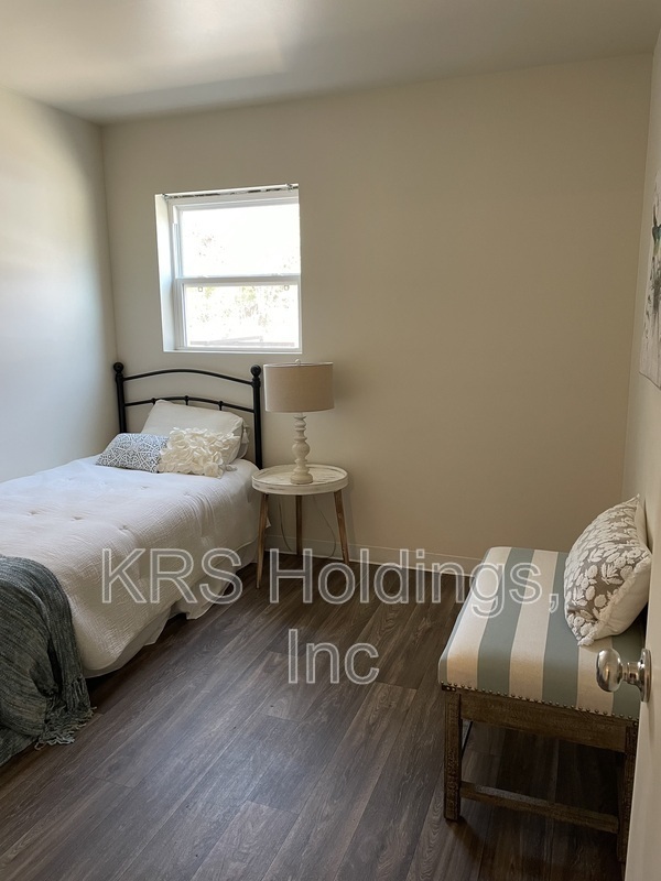 PETERSBURG Condo: 1121 Stainback St.