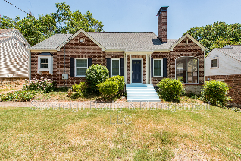 Decatur House: 208 Shadowmoor Dr