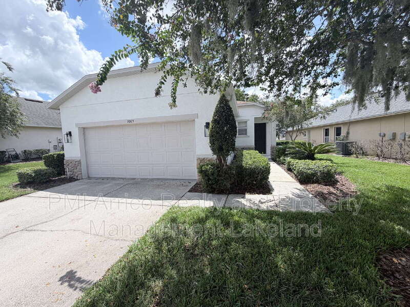 Lakeland House: 1065 View Pointe Way
