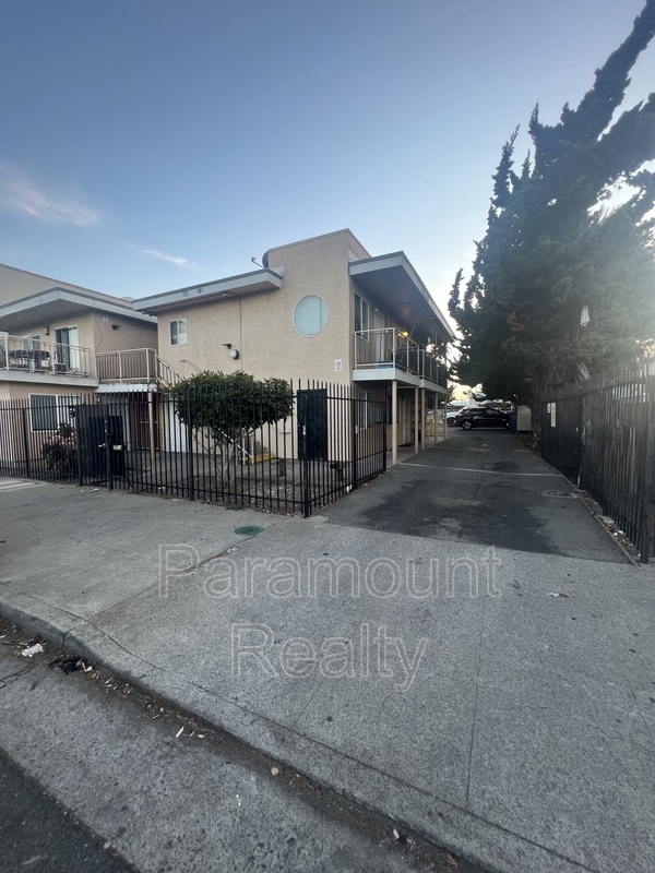 Richmond Condo: 177 22nd St.