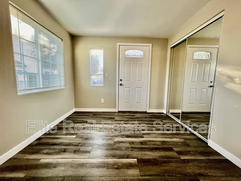 Chula Vista House: 118 Cedar Avenue