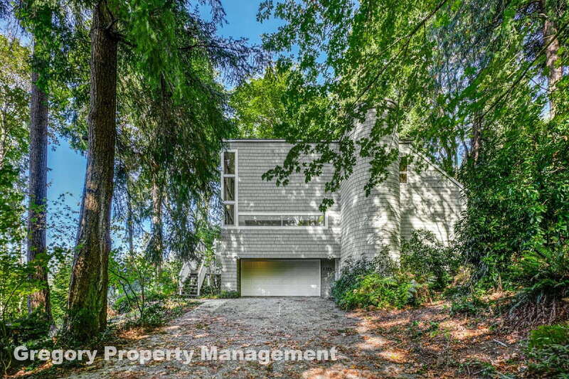 Sammamish House: 2914 E Lake Sammamish Pkwy NE