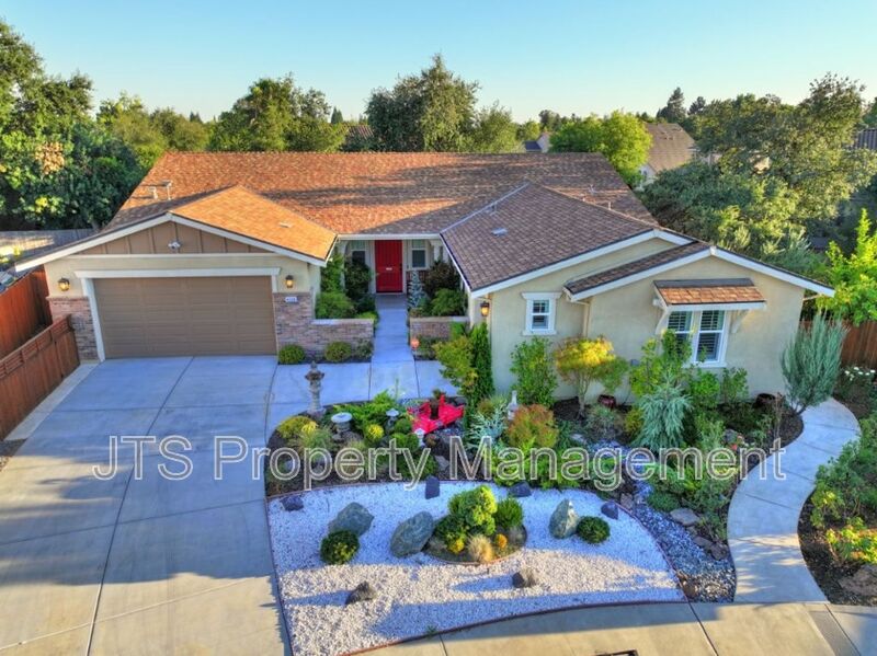 Fair Oaks House: 4988 Amina Fair Way