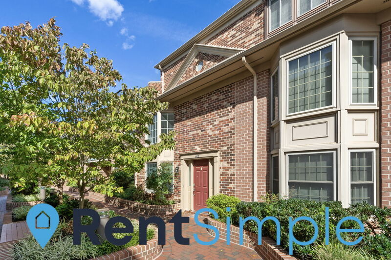 Arlington Townhome: 602 N Tazewell