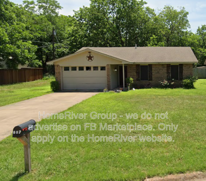 Cleburne House: 807 W Smith St