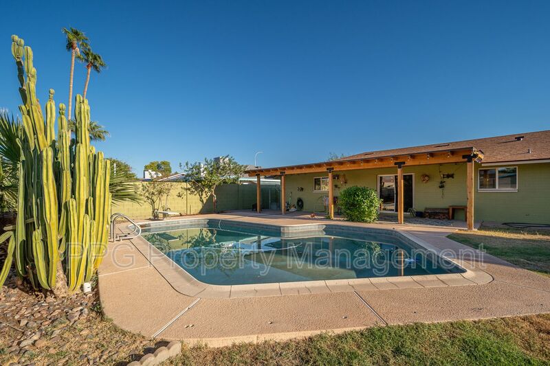 Chandler House: 456 W Jasper Dr