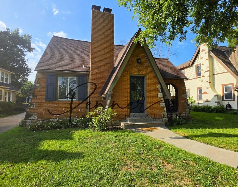 Kansas City House: 431 E 69th Terrace