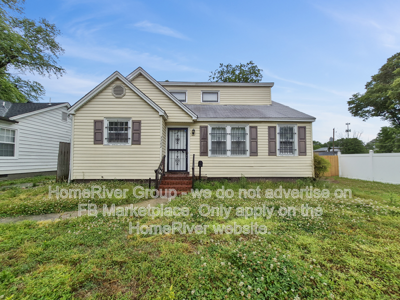 Memphis House: 3362 Carrington Rd