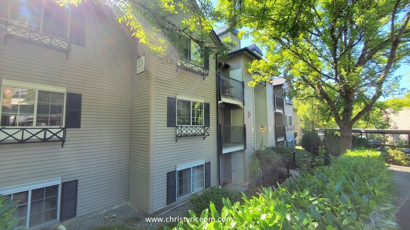 Kirkland Condo: 215 9th St