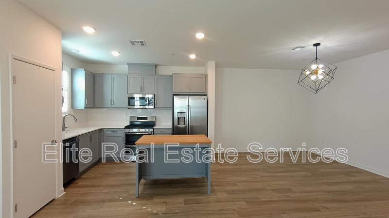 San Diego Townhome: 5465 Seacliff Place