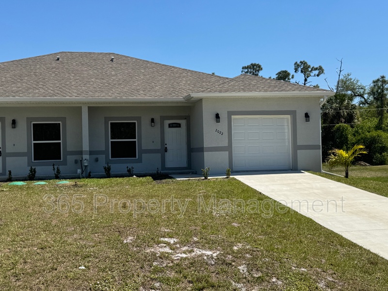 Port Charlotte House: 2022 Dorion Street