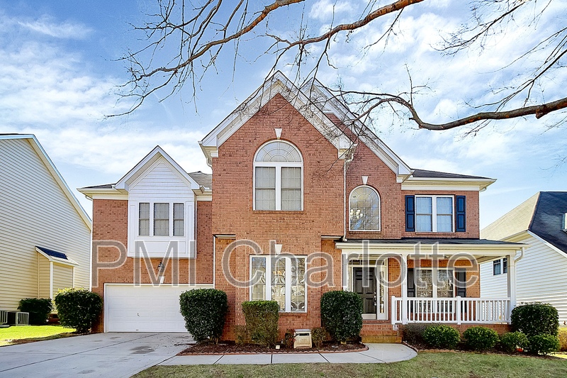 Huntersville House: 14308 Harvington Dr