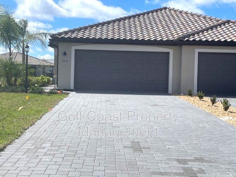 Lakewood Ranch House: 5316 Crystal Harbor Cove