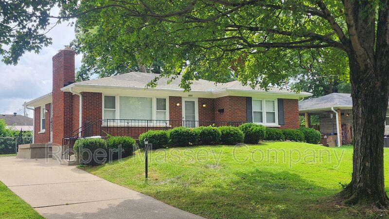 Louisville House: 3127 Michael Drive
