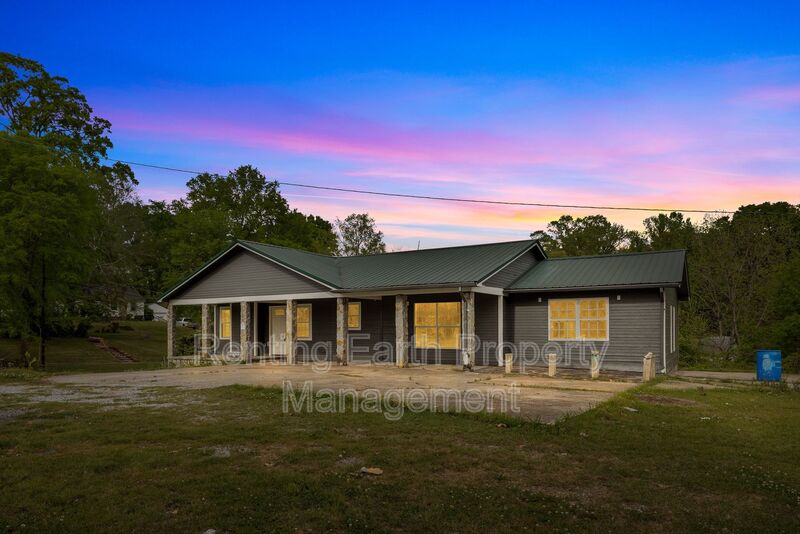 Talladega House: 207 Jemison St