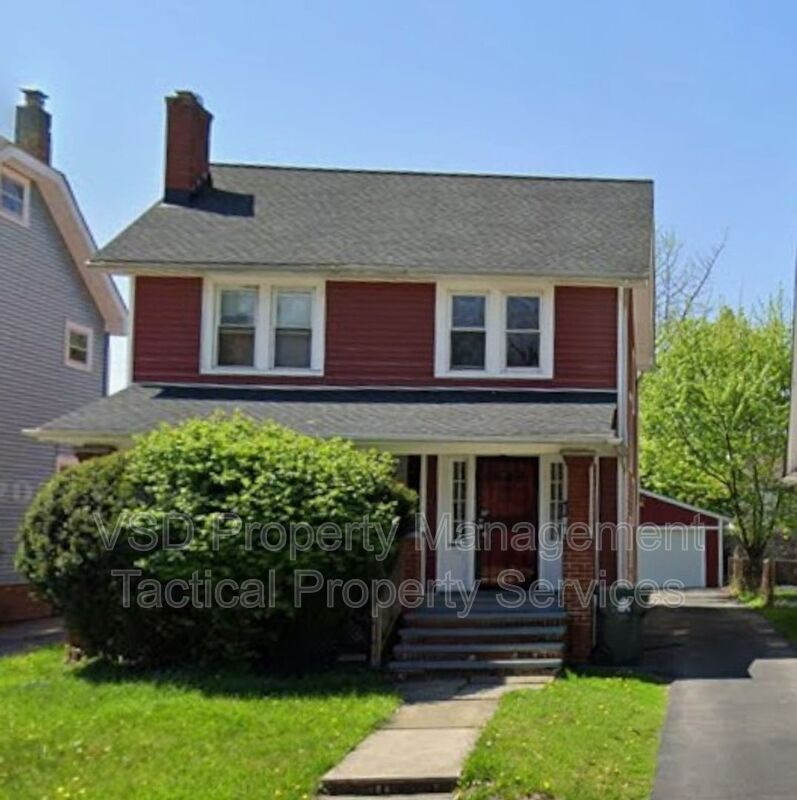 Cleveland Hts House: 860 Clarence Rd