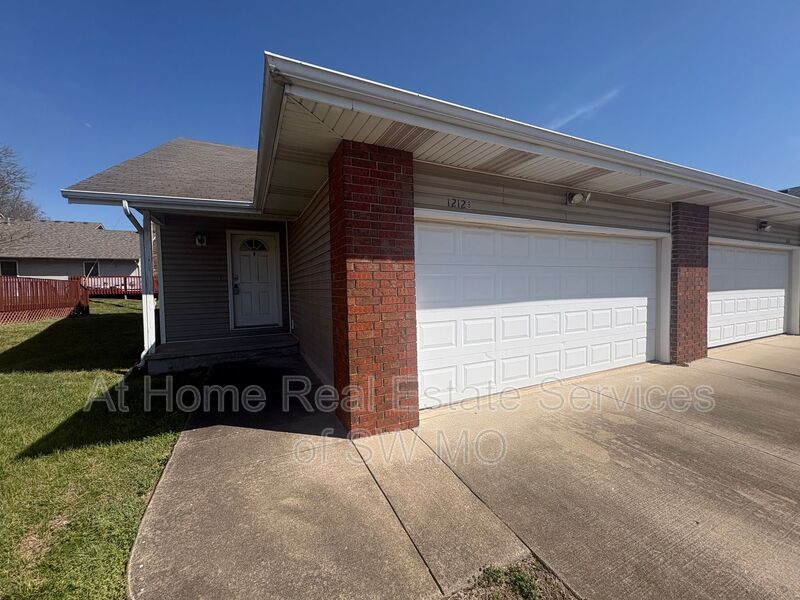 Nixa Condo: 1212B Flora St