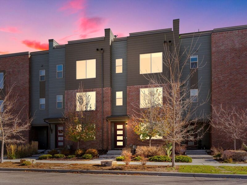 Aurora Townhome: 2504 Moline St