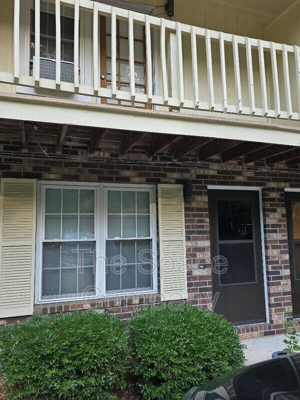 Charleston Townhome: 262 Fleming Road