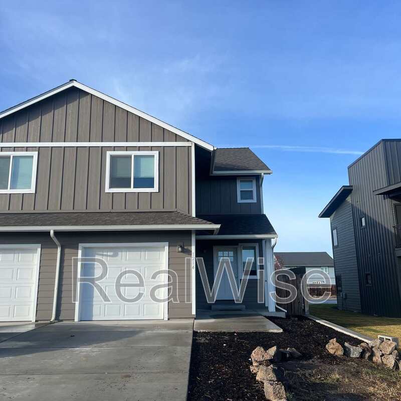 Redmond Condo: 1214 SW 27th St