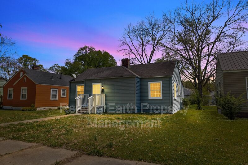 Birmingham House: 2617 Avenue K