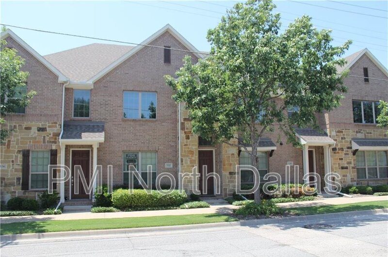 Richardson Townhome: 532 S Greenville Ave