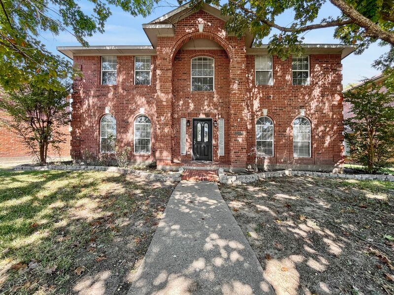 Rowlett House: 8913 Barton Creek Dr