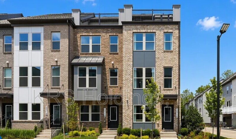 Woodbridge Townhome: 3738 District Dr.