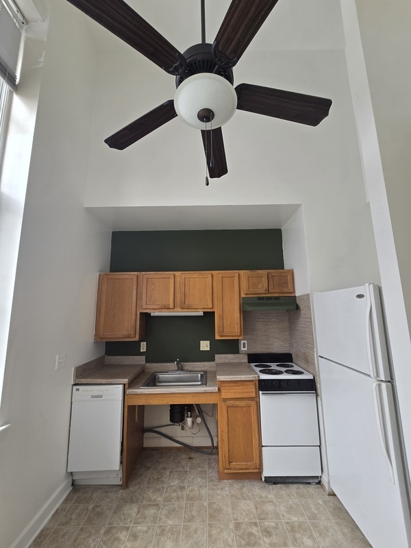 Richmond Condo: 1411 Bainbridge St