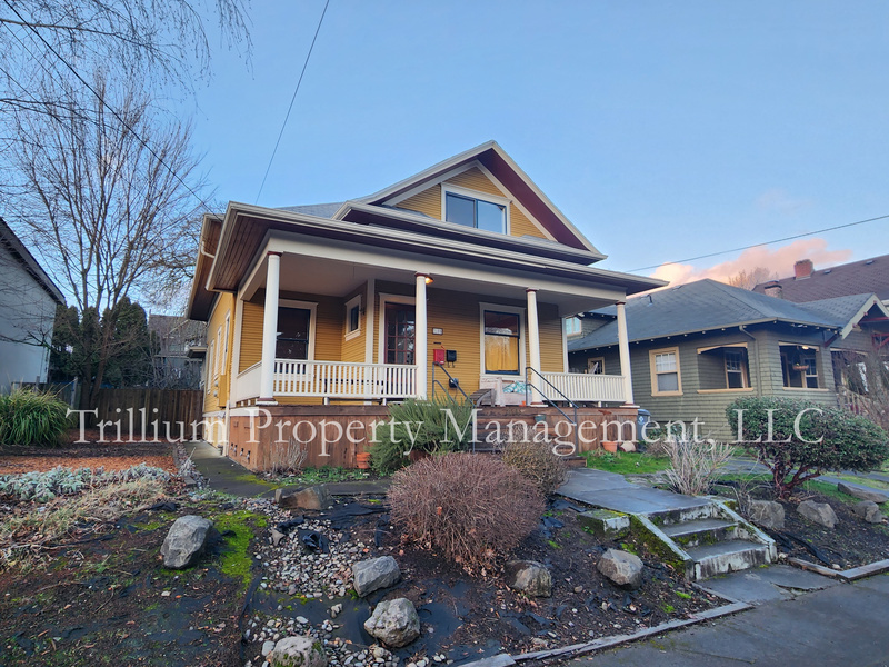 Portland Condo: 3105 SE Main St. #2