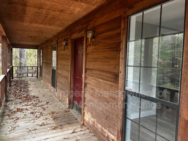 Wetumpka House: 95 Oakwood Drive