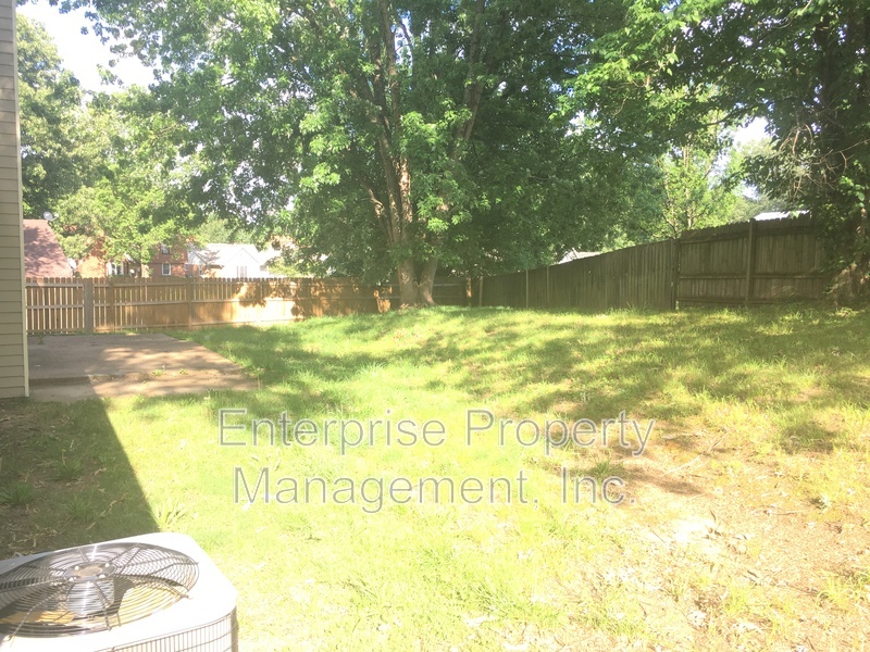 Photo 4 of 7019 Shadow Oaks Dr