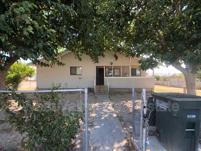 Maricopa House: 441 Hazelton Street