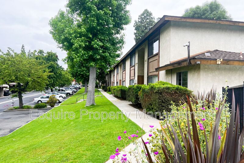 THOUSAND OAKS House: 1940A LOS FELIZ DRIVE