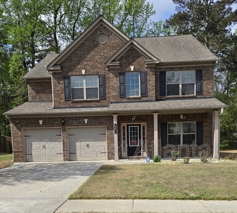 Loganville House: 422 Live Oak Pass