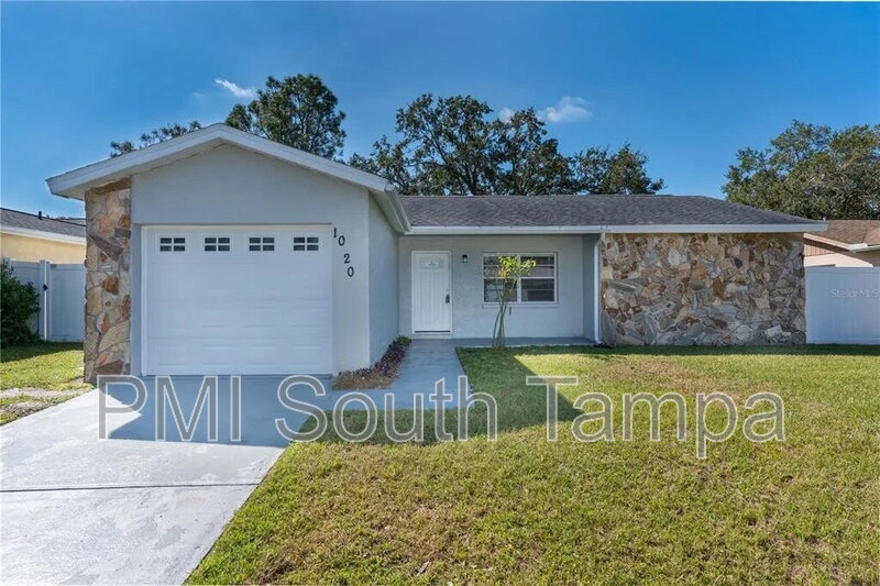 Brandon House: 1020 Pine Ridge Cir