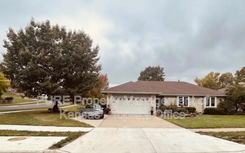 Topeka House: 3611 SW Redhawk Court