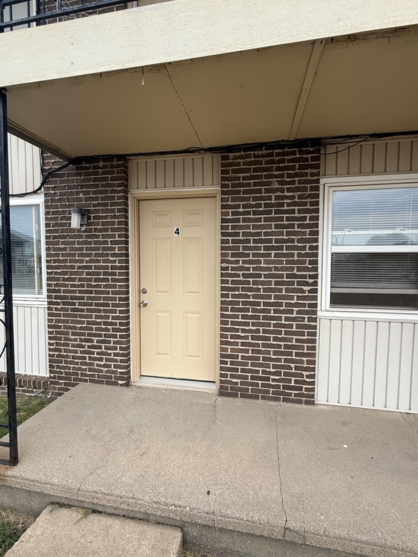 Hutchinson Condo: 908 East 17th Avenue - E4