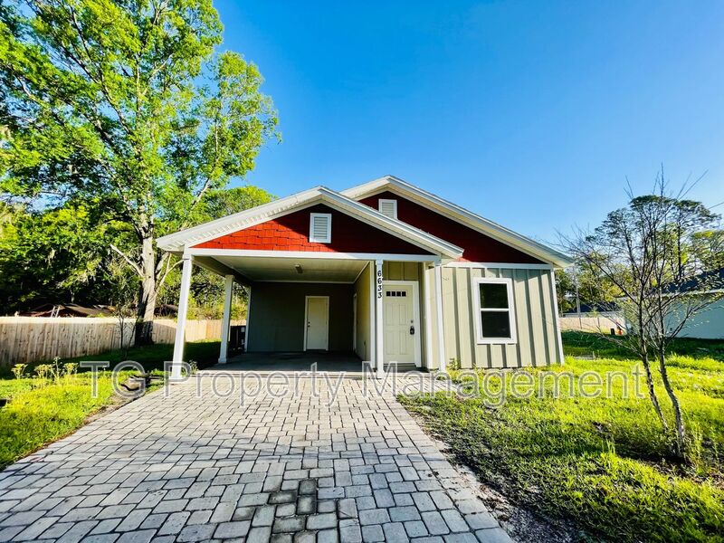 Jacksonville House: 6633 Osceola