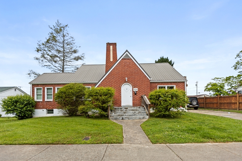 Johnson City Condo: 616 West Maple Street