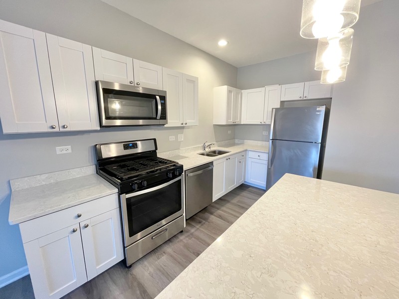 Woodstock Condo: 301 N Madison St