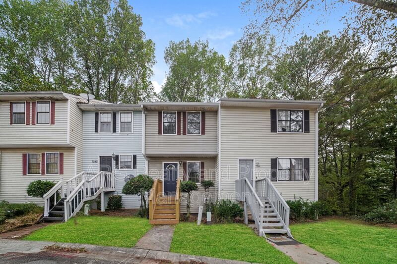 Austell House: 7042 Oakhill Circle