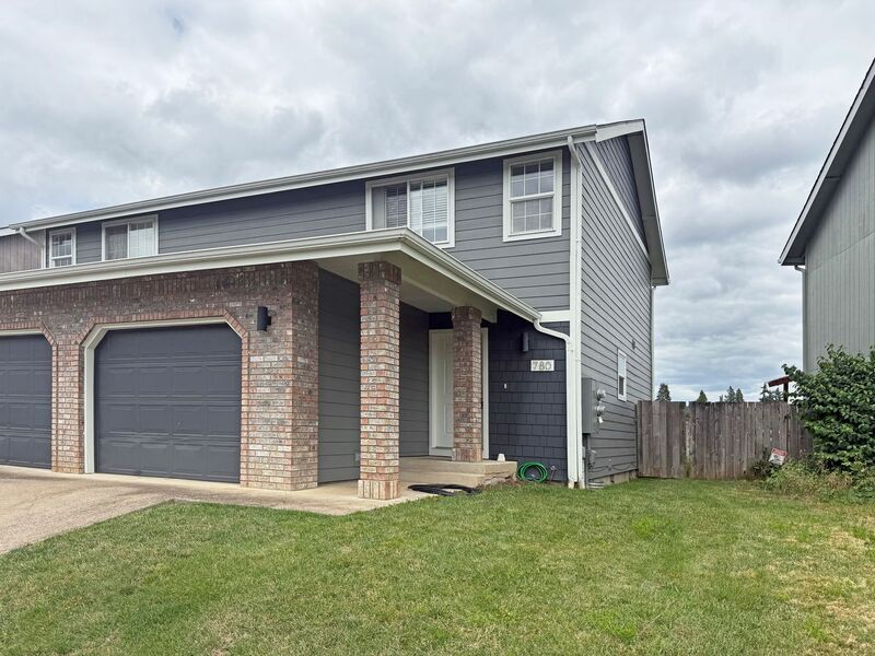 Springfield House: 780 Cloverleaf Loop
