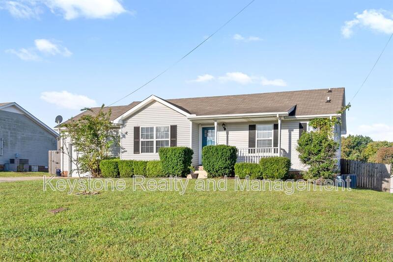 Clarksville House: 1324 Burchett Drive