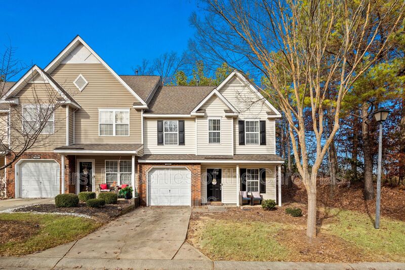 Charlotte Townhome: 16865 Timber Crossing Rd.