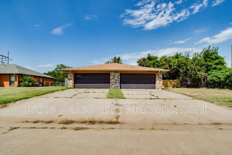 Oklahoma City House: 819 N Eagle Lane