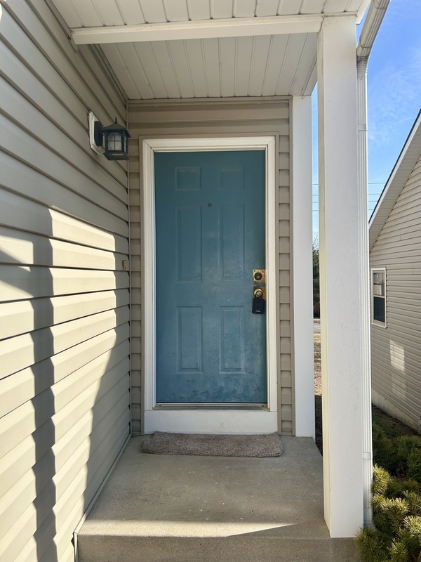 Lawrence Condo: 1006 Alma Drive