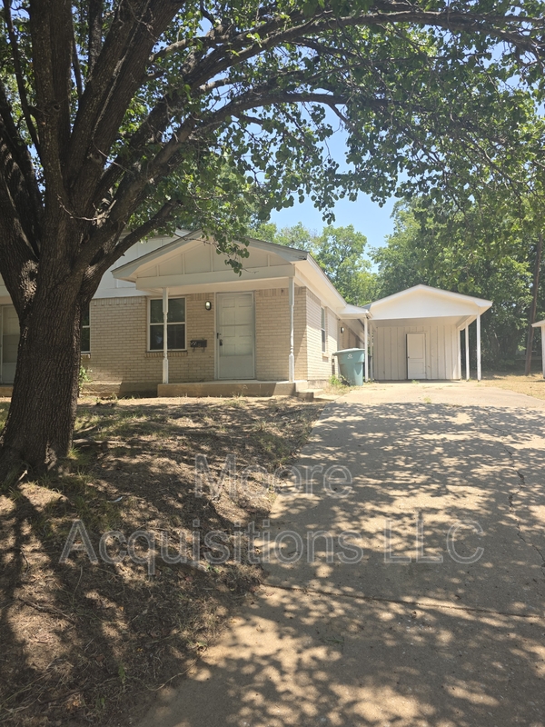 Sherman House: 1435 S Rusk St