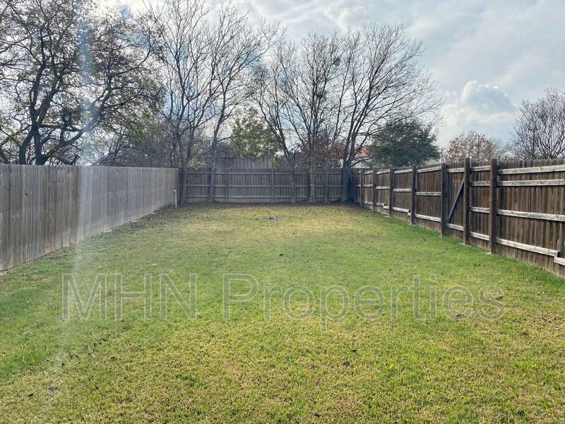 COZY 2 bed/1 bath Duplex in Oak Meadow, near Huebner and NW Military! - Photo 12